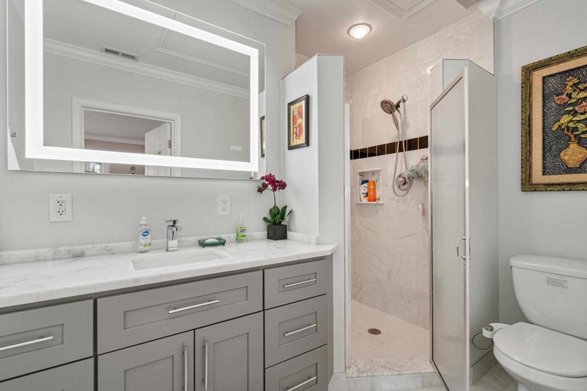 Modern & Comfy Suite Fort Washington Exterior photo