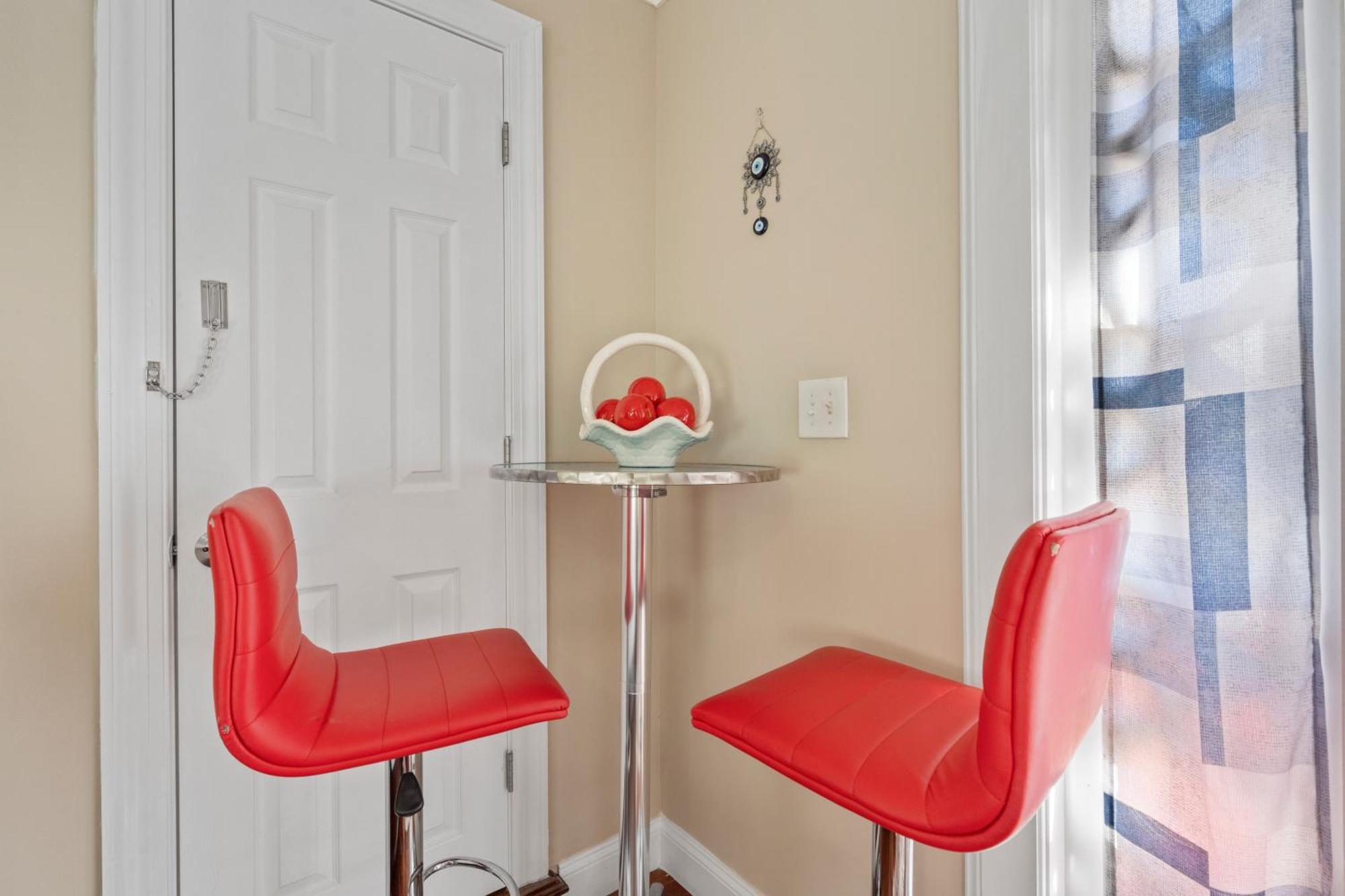 Modern & Comfy Suite Fort Washington Exterior photo