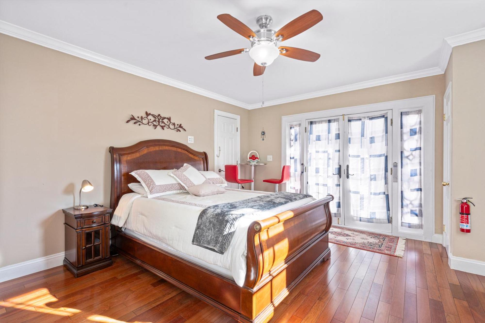 Modern & Comfy Suite Fort Washington Exterior photo