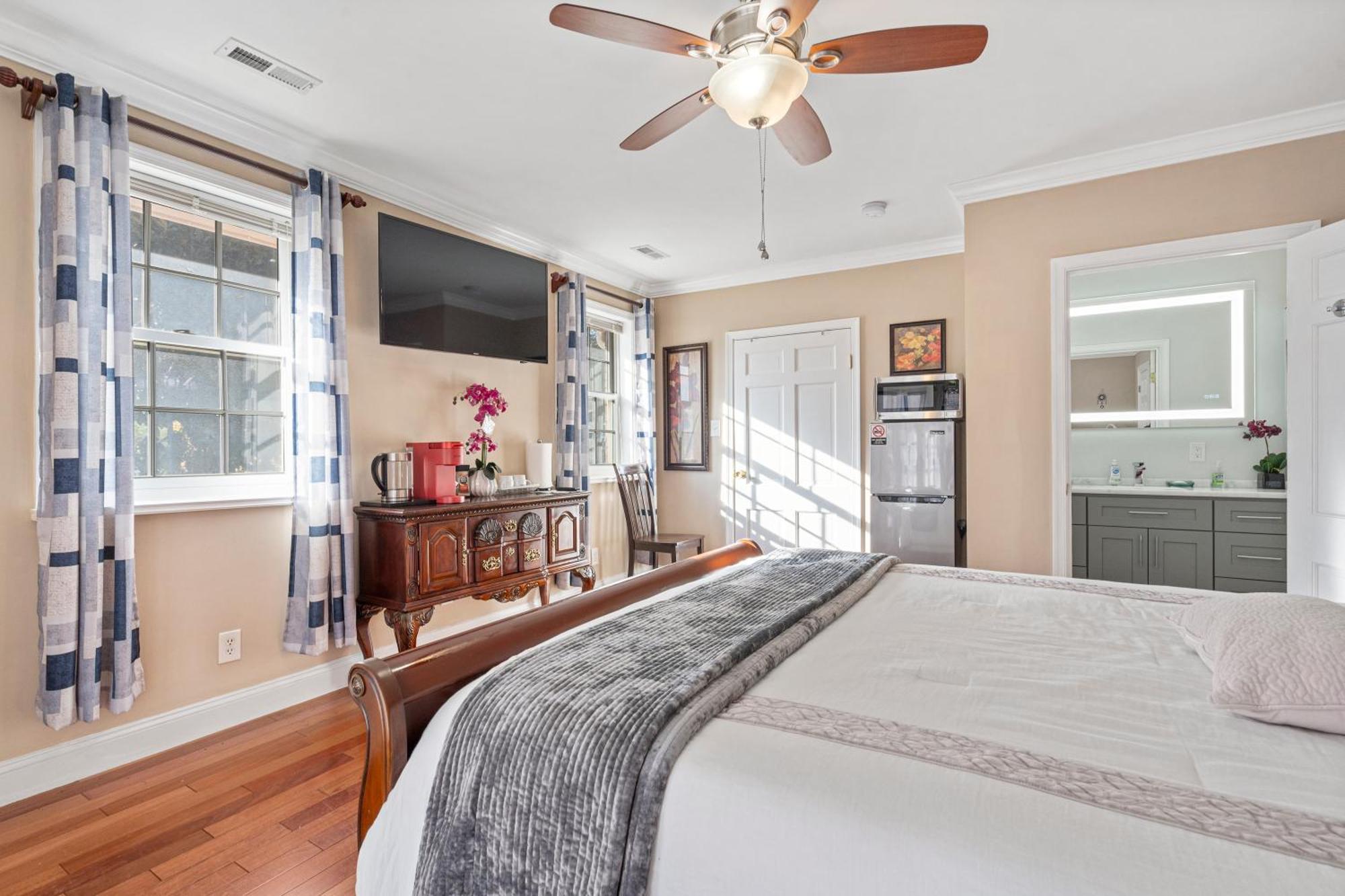 Modern & Comfy Suite Fort Washington Exterior photo