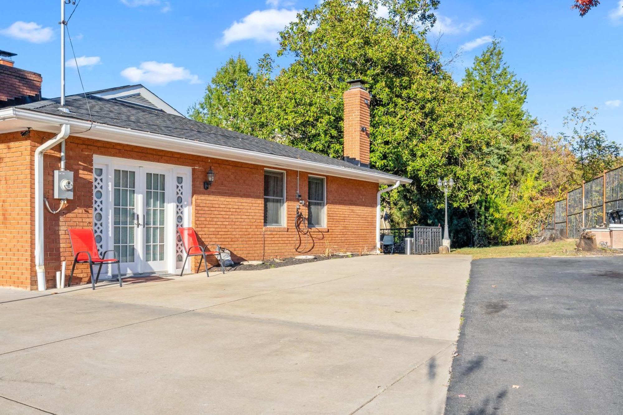 Modern & Comfy Suite Fort Washington Exterior photo